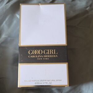 Carolina Herrera Good Girl Eau de Parfum - Elegant Black and Gold